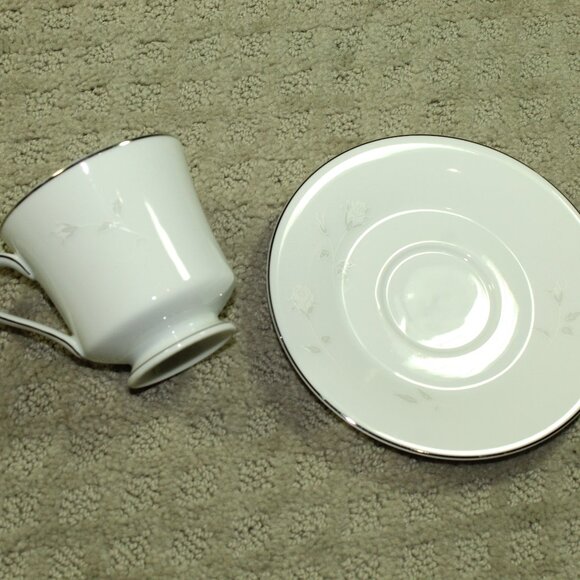 Vintage Celebrity Fine China Bridal Rose Tea Coffee Footed Cup & Saucer Set - Picture 2 of 8